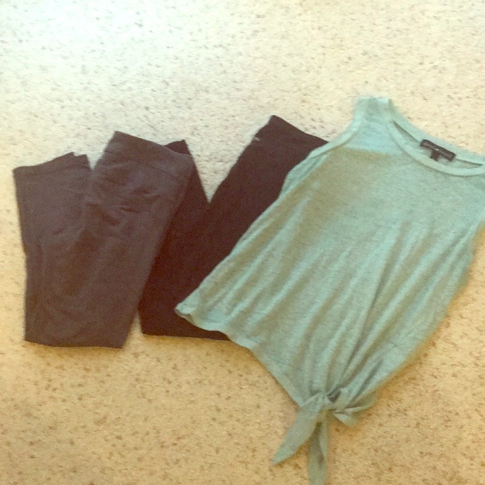 3 piece workout set! 2 capris and top